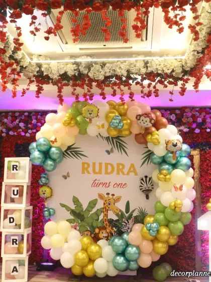 Roar! A first birthday is a big adventure, and I loved bringing this wild jungle theme to life for Rudra's special day. This setup features a custom circular backdrop, a vibrant balloon garland with animal accents, and a light-up marquee number to make the celebration truly shine.
