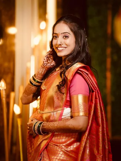 A happy and radiant engagement bride. This look is a perfect example of traditional elegance, with a simple nath and makeup that lets her natural beauty shine.