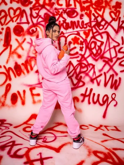 We love getting creative with custom backdrops, like this vibrant graffiti wall. It’s a great example of how we can build a unique, high-energy set for fashion, branding, or conceptual shoots.