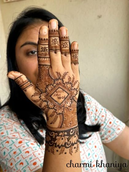 Elegant Back of Hand Designs photo 9