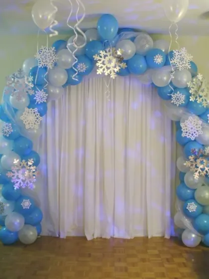 A beautiful Frozen-themed balloon arch perfect for a home party. The blue and white balloons mixed with silver snowflake cutouts create a magical backdrop for photos.
