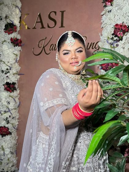 A confident and beautiful portrait. This look proves that every bride can be a "beautiful face".