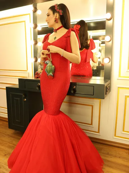 The silhouette of this gown was key. The fitted bodice flows into a dramatic, flared train, creating a classic red carpet shape that photographs beautifully from every angle.