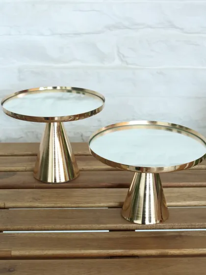 The marble-topped Vesper stand, featuring a white marble surface and a polished gold base. This piece combines classic materials with a modern silhouette for a truly timeless look.