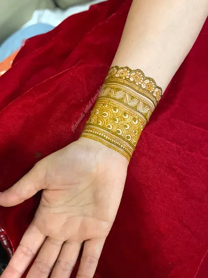 Next, we add another layer to the cuff, introducing circular patterns. This exercise helps students practice consistency in their shapes and spacing.