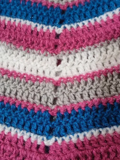 A macro shot of the stitches in the fuschia and grey semi-circle shawl.