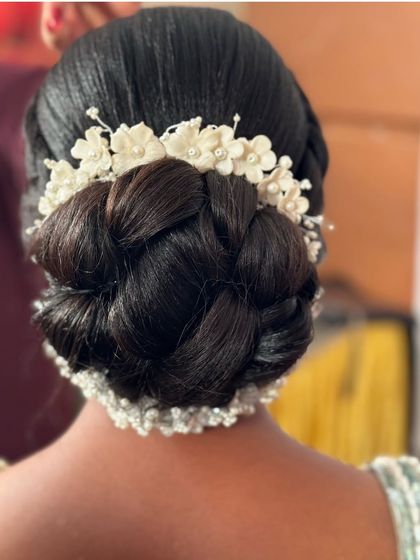 Vidya Naveen - Makeup, Styling & Cultural Arts Classes Elegant Hairstyling for Every Occasion photo 4