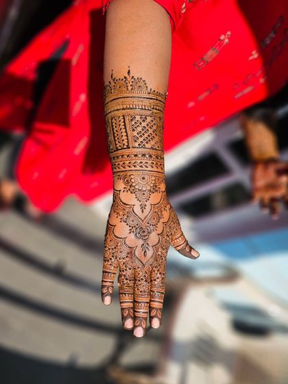 Another angle of the single arm, showing the flow of the design.