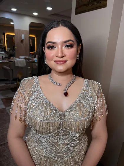 My morning Roka bride, for whom we created a soft dewy glam look. It's fresh, radiant, and perfect for a daytime event.