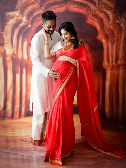 Celebrating our beautiful traditions. This couple chose to honor their roots with a classic maternity photoshoot in elegant ethnic wear, set against a backdrop that evokes timeless Indian artistry.