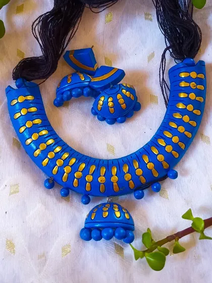 The same 'hansli' design in a royal blue and gold combination. It's a complete set that is perfect for festive occasions.