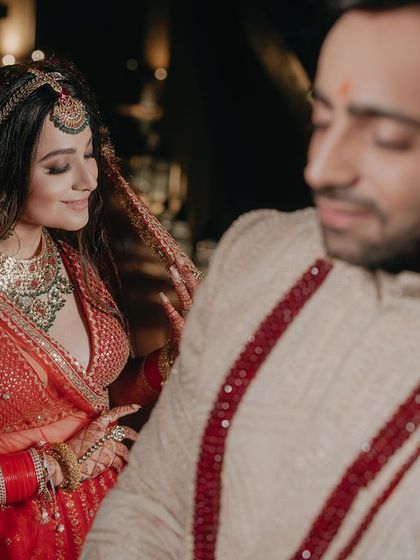 A beautiful, story-like portrait of Shashank and Tamanna. The focus on the bride's adoring gaze towards the groom creates a narrative of love and admiration within a single frame.