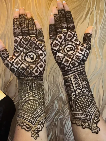 Your mehendi should tell your story. Here, I incorporated interlocking rings into the design for an engagement ceremony, a perfect way to personalize your henna. I can hide names, initials, or special symbols in your design.