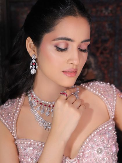 Soft glam done right. This look features fresh, glowing skin, rosy cheeks, and a subtle shimmer on the eyes, creating an effortlessly chic and opulent style.