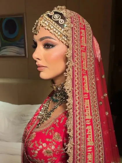 The side profile highlights the complete bridal look, from the detailed choker to the traditional passa and maang tikka. This showcases how my pieces come together to create a cohesive and breathtaking silhouette for your wedding photos.