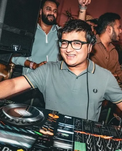 A clear, happy shot from the same set. The joy of DJing is written all over my face.
