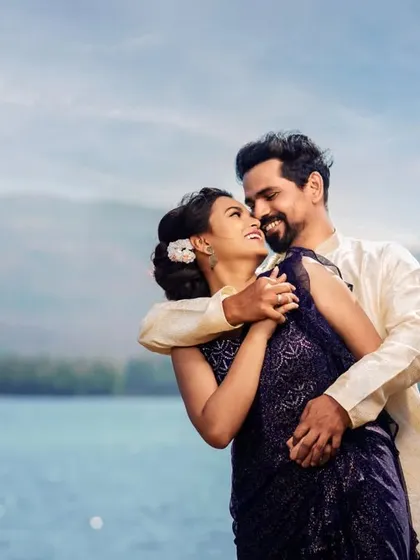 A joyful and candid interaction with a stunning natural lake as the backdrop. The genuine smiles and easy embrace make this a perfect example of capturing a couple's real connection.