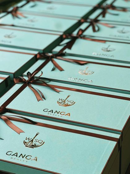 We make corporate gifting sweeter with our signature dessert boxes. This large order for Ganga Realty features our Tiffany blue boxes with co-branded logos, tied with elegant brown ribbons.