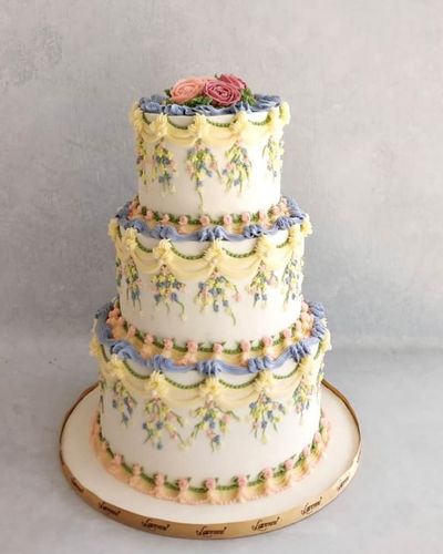 Bespoke Cake & Pastry Design