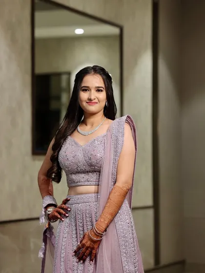 A confident and happy bride. The lilac tones in her outfit are complemented by the soft, cool-toned makeup.