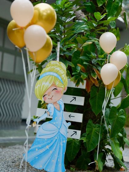 A cute Cinderella cutout pointing the way at Soha's fairytale party, a small but charming detail that adds to the Disney magic.