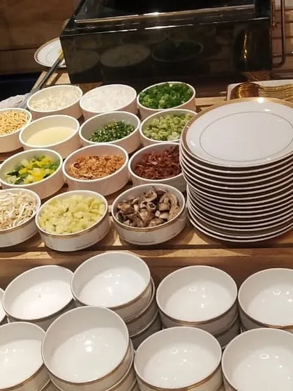 This is a live Khao Suey station from a Ganesh Chaturthi event. You can see the extensive range of toppings and condiments I provide for a truly authentic experience.