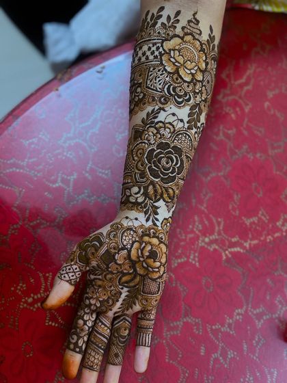 Z4 Studios - Special Occasion Henna My Signature Florals (The 'Floral Queen') photo 8