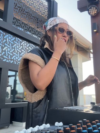 In the zone during a daytime set, channeling a vintage glam look.