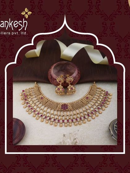 A piece of the past, perfect for today. This antique necklace set with ruby-coloured stones is framed beautifully, highlighting its regal and timeless appeal.