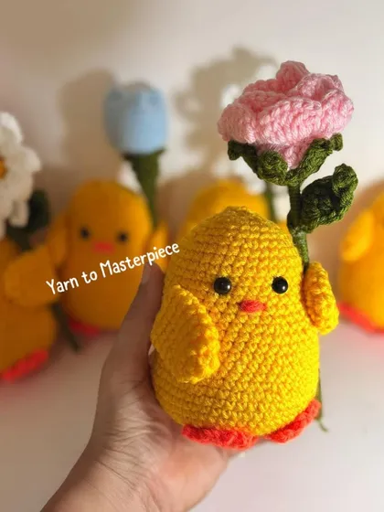 This little chick is holding a pink rose, making it a sweet and unique gift. I can customize the flower type and color.