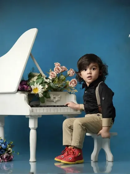 In my studio, your child is the star. This classic 'Little Pianist' setup is just one of the many creative themes I offer to let your little one's personality shine.