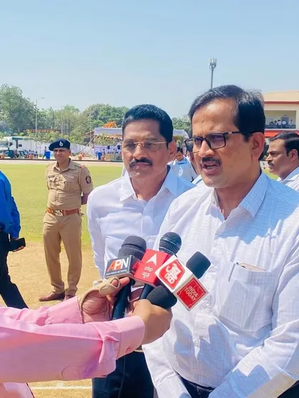 The Municipal Commissioner addressing the media, highlighting the importance of this new sporting infrastructure for Panvel.