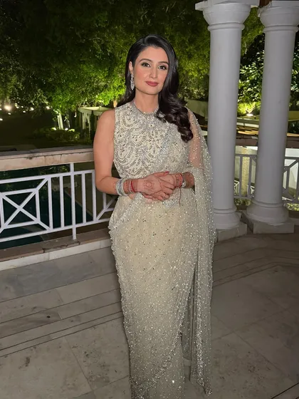 A full-length shot of Shefali's sparkling reception saree. The makeup is kept soft and glamorous to complement the dazzling outfit.