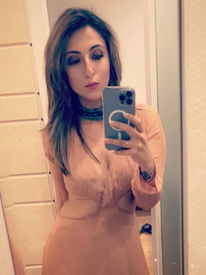 Another selfie in this elegant dress. I believe in investing in timeless pieces that you can wear for years.