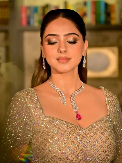 A close-up on the eye makeup for this golden sangeet look. I used warm, shimmering tones to create a soft glam eye that is both powerful and understated, perfectly complementing her diamond jewelry.