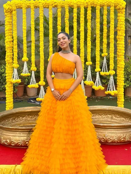 Don't stress, just wear a yellow dress. Posing against a classic marigold decor, all set to bring the sunshine and energy to a Haldi ceremony.