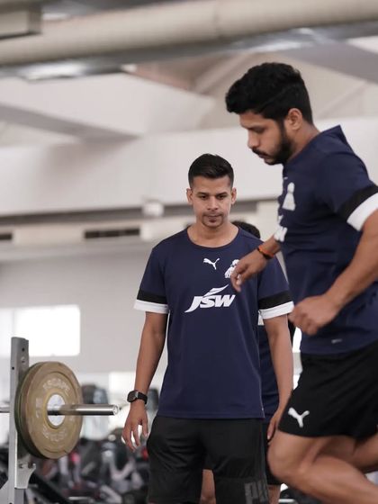 Guiding an athlete through a jump variation. Small technical adjustments can lead to big performance gains.