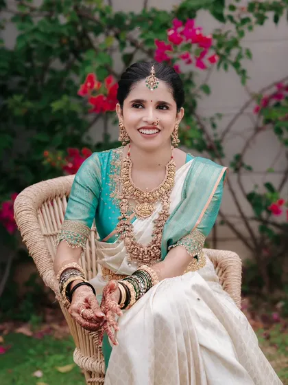 A happy and relaxed portrait of the bride, her genuine smile lighting up the frame. This candid shot captures her natural beauty and joy.