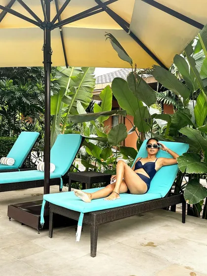 Lounge in comfort and style on our plush sunbeds, shaded by umbrellas for your comfort. It's an ideal spot to work on your tan, catch up on reading, or simply enjoy a blissful nap.