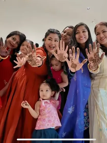 The best moments are celebrating with happy clients. Here is Debina Bonnerjee and her friends showing off the festive mehendi designs I did for their Karwa Chauth gathering.