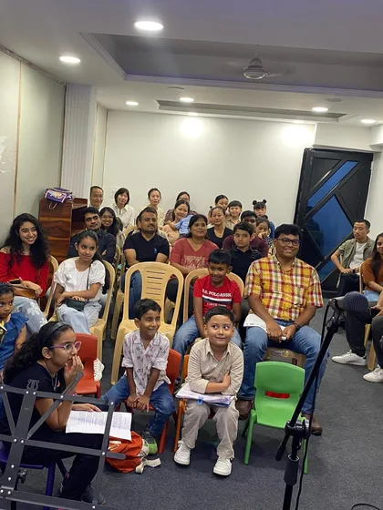 The audience and performers at another one of our packed Performance Labs.