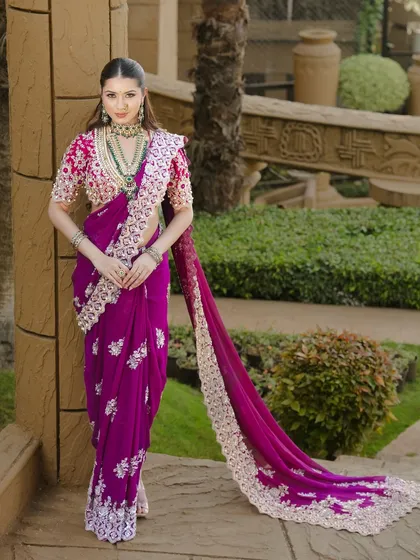 Tradition meets glow. This look combines classic elements with a modern sensibility, perfect for the bride who carries her roots with grace.
