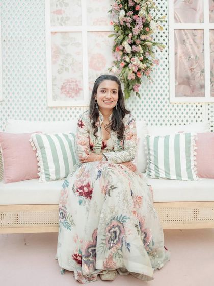 A portrait of the Mehendi bride. Her floral Varun Bahl outfit is the star, and the makeup is kept soft and complementary.