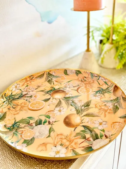 Reminiscent of English tea gardens, our Lisbon Lemon collection adds a sunny touch to any setting. This large round platter is perfect for serving drinks or appetizers at a dinner party.