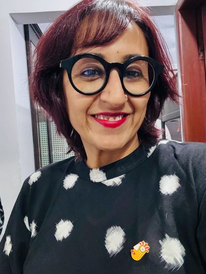 A cozy Sunday evening look. This comfy dress with beautiful detailing is perfect for a relaxed dinner with family.