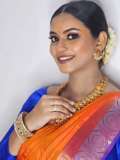 Elegance is the only beauty that never fades. This is a self-makeup look I created, perfect for a festive occasion like Diwali, featuring a classic saree and glowing makeup.