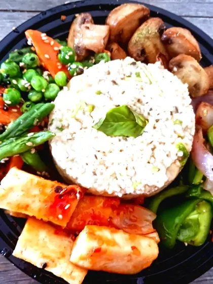 My signature millet bowl is a perfect example of a balanced, everyday meal. It combines fluffy millets with fresh, colourful vegetables and protein-rich tofu, all brought together with a light, flavorful dressing.