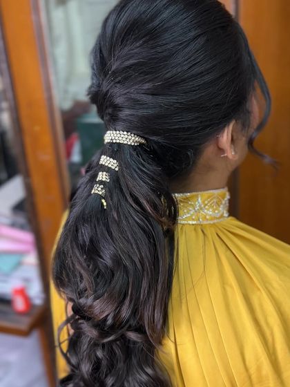 Dakshayini - Hairstyling Academy & Workshops Glamorous Curls & Ponytails photo 15