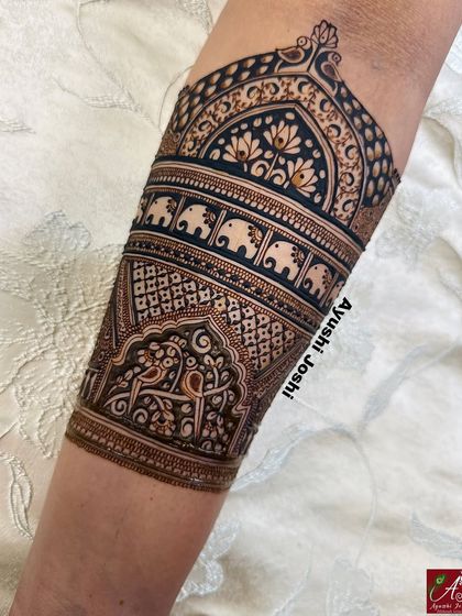 Another beautiful arm band for the festive season, this one featuring a procession of elephants and love birds.