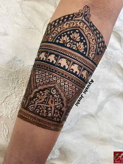 An intricate armband for Karva Chauth, because every fasting queen deserves the prettiest hands. This design features elephants, birds, and floral patterns.